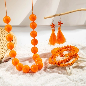 Set di gioielli in perline acriliche arancioni con orecchini a stella marina