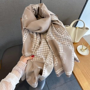 Classic faux cashmere scarf with houndstooth and rabbit print for autumn and winter