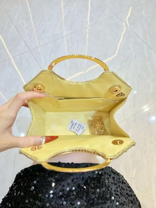 Champagnerfarbene Glitzer-Abendtasche mit goldenem Metallgriff und Satin-Innenfutter