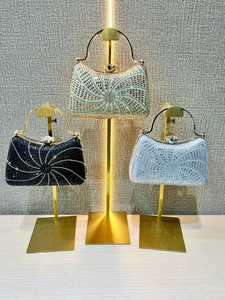 Sacs de soirée de luxe en strass dorés, noirs et argentés avec motifs en spirale cristal