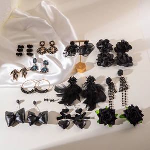 Boucles D'oreilles Pendantes Esthétique Sombre Rétro Avec Faux Künstliche Perle Fleur En Tissu Nœud Cœur Émail Plume Bijoux