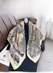 Détail d'un foulard en soie avec imprimé architecture vintage et broche camélia