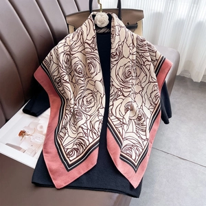 Grande Sciarpa Quadrata Stampa Rose Effetto Raso Satén Scialle Da Donna Elegante Foulard Di Moda