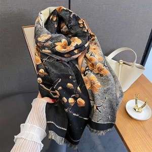 Vintage-Schal mit Blumenmuster und Fransen aus dickem Kaschmir-Imitat in Schwarz-Orange