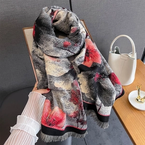 Sciarpa artistica floreale in cashmere con nappe e stampa a inchiostro rossa e nera