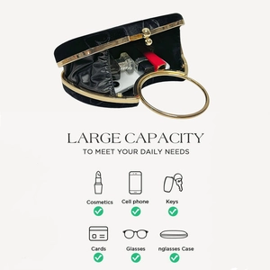 Vue intérieure de la pochette coeur en velours noir montrant sa grande capacité