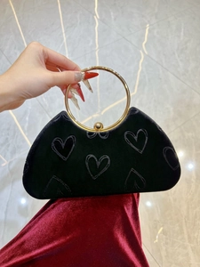 Pochette De Soirée En Velours Avec Motif Coeur Poignée Ronde Dorée Et Chaîne En Métal Amovible Pour Femmes Mariage
