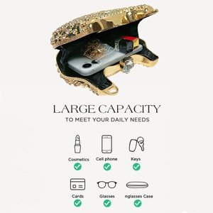 Vue détaillée de l'intérieur du sac de soirée avec espace pour téléphone et maquillage