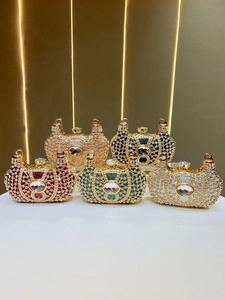 Pochettes de soirée luxueuses en strass de plusieurs couleurs avec fermoir en métal chic