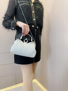 Sac de soirée élégant avec perles blanches et poignée en métal vintage pour mariage