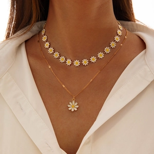 Daisy Pendant Necklace Alloy Enamel Flower Double Layered Clavicle Chain Jewelry For Women Sweet Style Gold Color