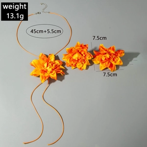 Detailed size specifications for orange floral necklace and flower accessory set