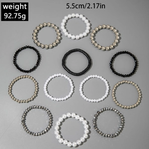 Ensemble de 13 bracelets perlés en noir, blanc et argent avec breloques cœur mode