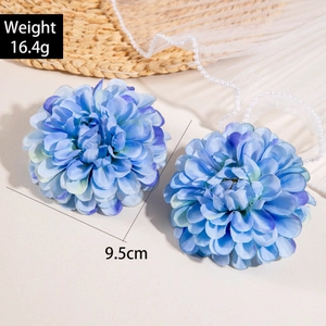 Vista dettagliata di un fiore artificiale blu da 9,5 cm con indicazione del peso 16,4 g