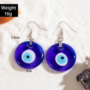 Dettaglio orecchini Evil Eye con diametro di 3cm e specifiche di peso pari a 16g