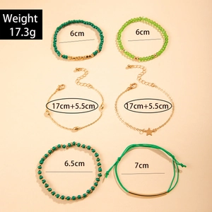 Détail du lot de 6 bracelets bohèmes avec perles vertes et breloques étoile de mer