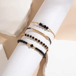 Détail du lot de 6 bracelets bohèmes en perles noires avec breloques étoiles rétro