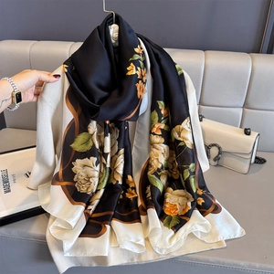 Women's Floral Print Imitation Satin Satin Scarf Elegant Retro Long Shawl Wrap For Sun Protection And Travel