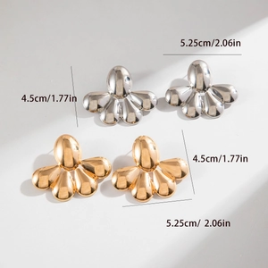 Détail des boucles d'oreilles goutte en métal doré et argenté avec dimensions précises