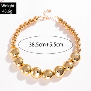 Detalle del collar de bolas doradas de 43,6g con cierre de langosta y cadena extendible