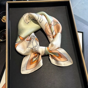 Women Mulberry Silk Square Scarf Floral Print Elegant Fashion Neck Scarf Commuter Decorative Versatile Silk Kerchief Jewelry