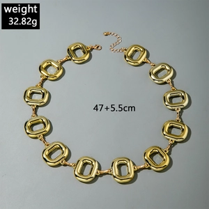 Detalle de collar de cadena de oro grueso con medidas 47cm largo y peso 32.82g
