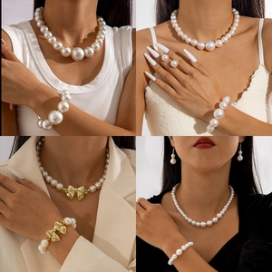 Set Di Gioielli In Imitazione Di Künstliche Perle Con Pendenti A Farfalla Stella E Moneta Collana Bracciale Orecchini Per Donne Moda