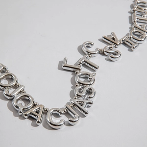 Collar de cadena con letras del alfabeto CCB plateado pulido en elegante diseño en S