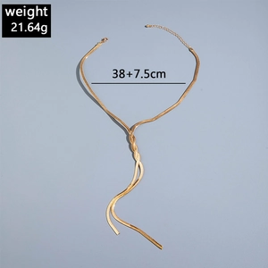 Macro view of golden snake chain with 38cm length and 21.64g weight specifications