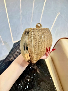 Pochette de soirée dorée ovale avec strass étincelants pour occasions formelles