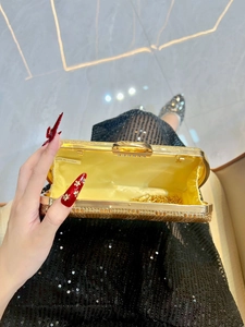 Pochette de soirée dorée élégante avec strass et chaîne pour femmes lors d'événements
