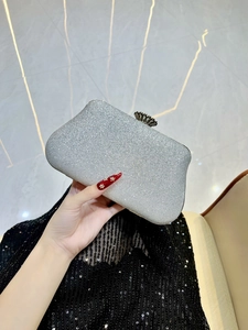 Elegante pochette da sera con paillettes argento e chiusura in metallo per feste