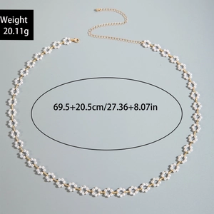 Détail de la chaîne de corps en perles avec fermoir doré, mesurant 69,5 plus 20,5 cm, 20,11 g