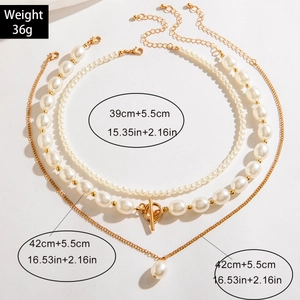 Ensemble de colliers de perles à trois rangs avec fermoir OT doré et pendentif