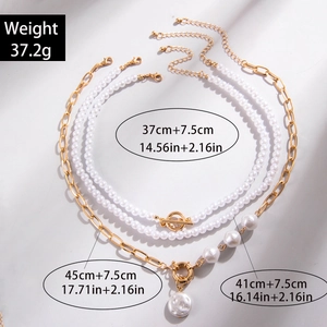 Collier multicouche de perles avec fermoir à bascule doré et chaîne à maillons