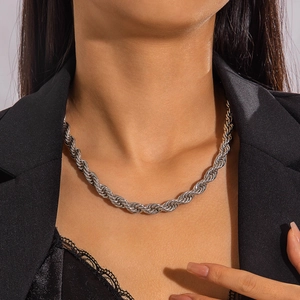 Chunky Twist Rope Chain Necklace Rainbow Rhinestone Choker For Women Vintage Punk Style Adjustable Iron Alloy Jewelry