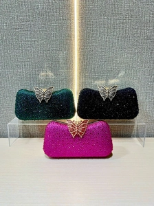 Elegantes bolsos de noche con pedrería en verde, negro y rosa con hebilla de mariposa
