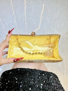 Pochette de soirée dorée étincelante avec strass et bandoulière chaîne pour fête