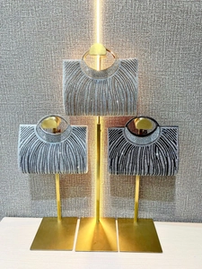 Glitzernde Strass-Abendtaschen mit Ringgriffen in Silber, Gold und Schwarz für festliche Anlässe