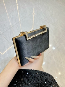Pochette de soirée chic en velours noir avec poignée en strass pour tenue de gala