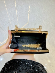 Pochette de soirée chic en velours noir avec poignée en strass et chaîne dorée