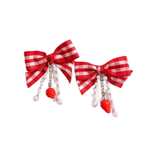 Boucles d'oreilles à nœud écossais rouge avec fraises mignonnes et perles chic