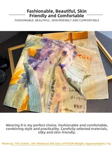 Détail de la texture d'un foulard carré en soie et coton avec imprimé artistique