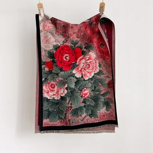 Scialle retrò classico da donna con elegante motivo a peonie e frange in cashmere mix