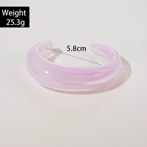 Detail view of transparent purple acrylic cuff with weight 25.3g and 5.8cm diameter