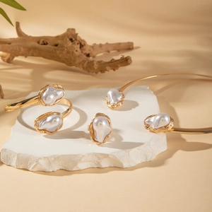 Baroque irregular pearl jewelry set with gold textured ring, bracelet and necklace