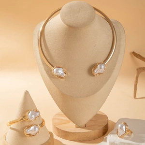 Vintage Baroque irregular pearl jewelry set with gold necklace, bracelet and ring