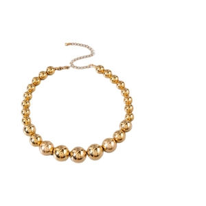 Collana a girocollo stile punk con grandi perle dorate e finitura a specchio