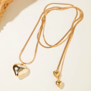 Collar largo de cadena de serpiente dorada con gran colgante de corazón en 3D