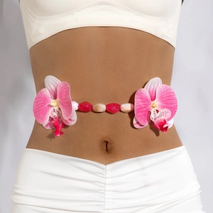 Chaîne de taille bohème multicouche en perles roses avec orchidées pour le style de plage